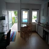Blick auf die Wohnküche mit Sitzecke